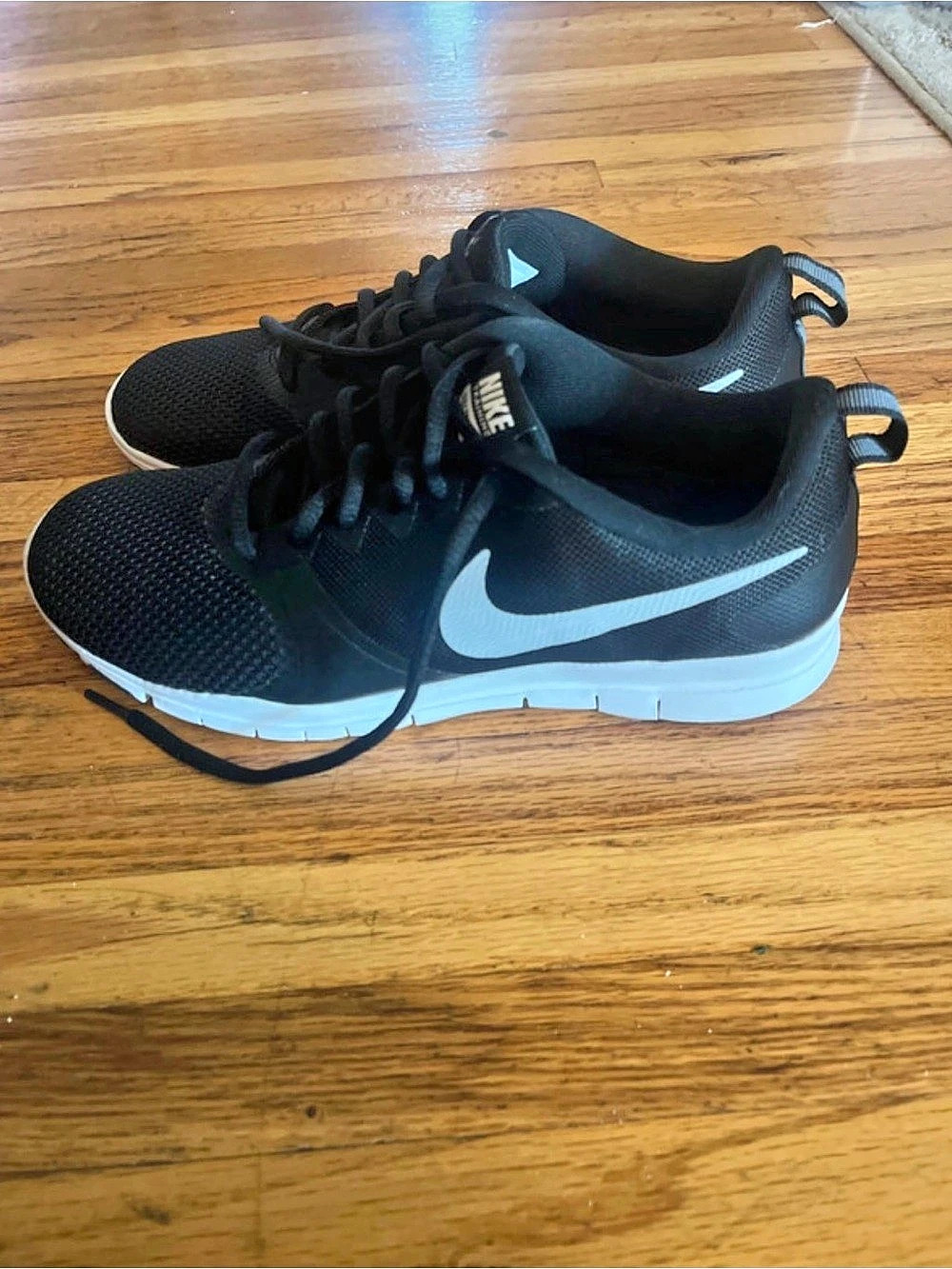 Nike Flex Essential TR Black & White US 8 Athletic Shoes